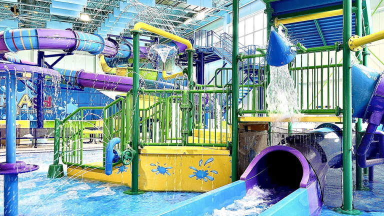 Outdoor Rainbow Water Park Playground screenshot