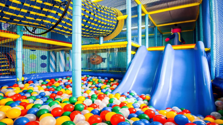 Outdoor Rainbow Water Park Playground screenshot